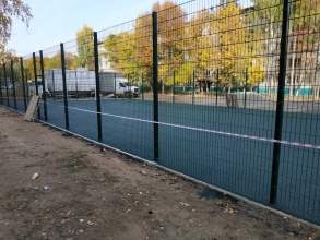 Забор на спортивную площадку 40 метров фото в Котельниках