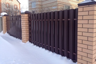 Забор из евроштакетника в шахматном порядке 30 метров фото в Котельниках