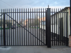 Сварные заборы с бетонированием столбов 12 метров фото в Котельниках