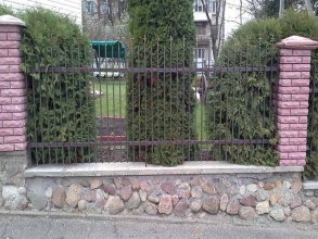 Сварные заборы с кирпичными столбами 80 метров фото в Котельниках
