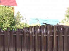 Забор из евроштакетника на ленточном фундаменте 10 метров фото в Котельниках